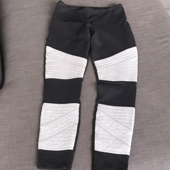 Lululemon Black and Gray Leggings Sz 4 - Picture 1 of 11